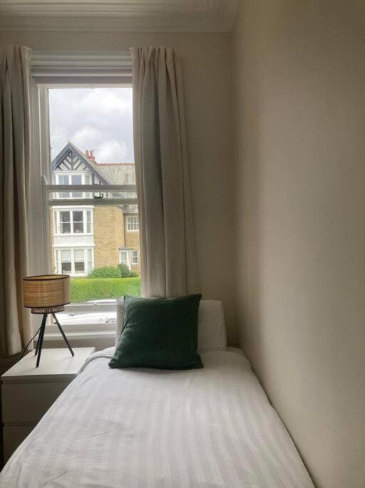 Spacious & Bright 3 Bed Harrogate Apartment Luaran gambar